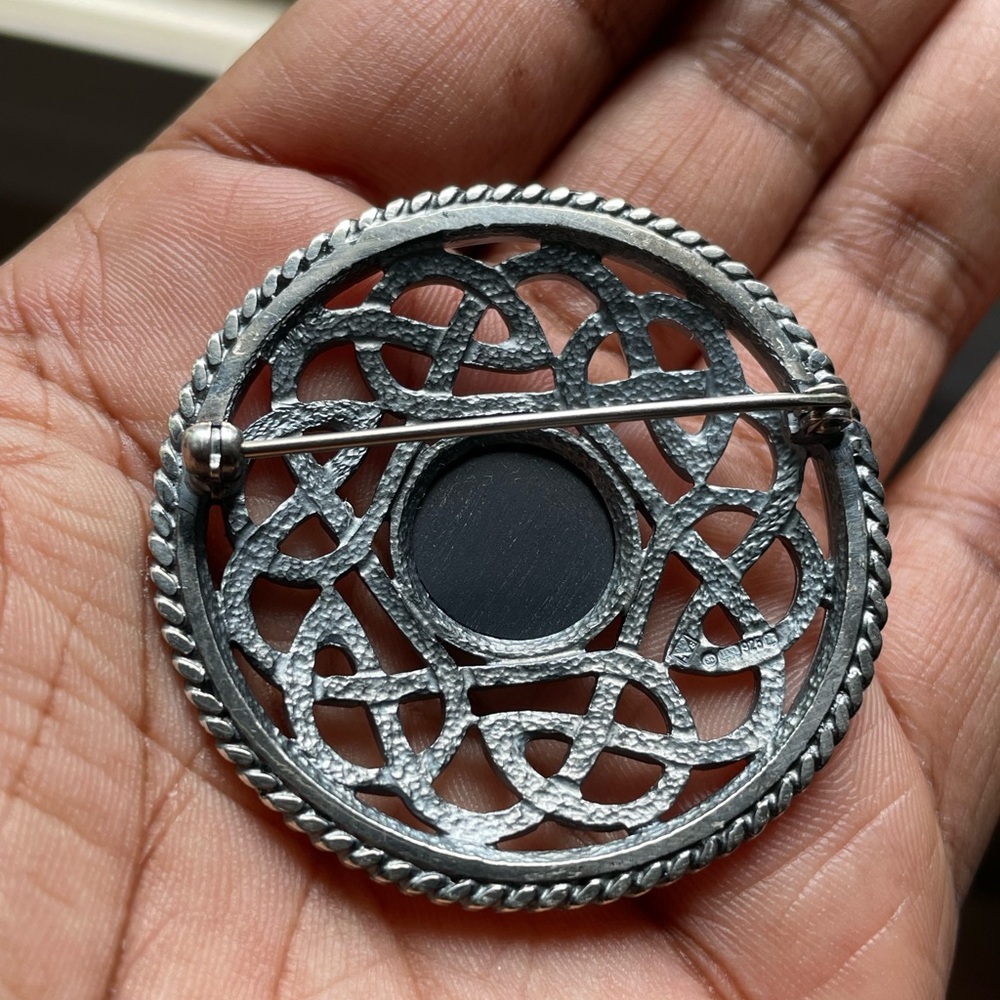 Celtic Onyx Dress Brooch in Sterling Silver - Picture 5 of 9